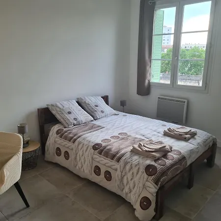 Apartment Climatise Nimes